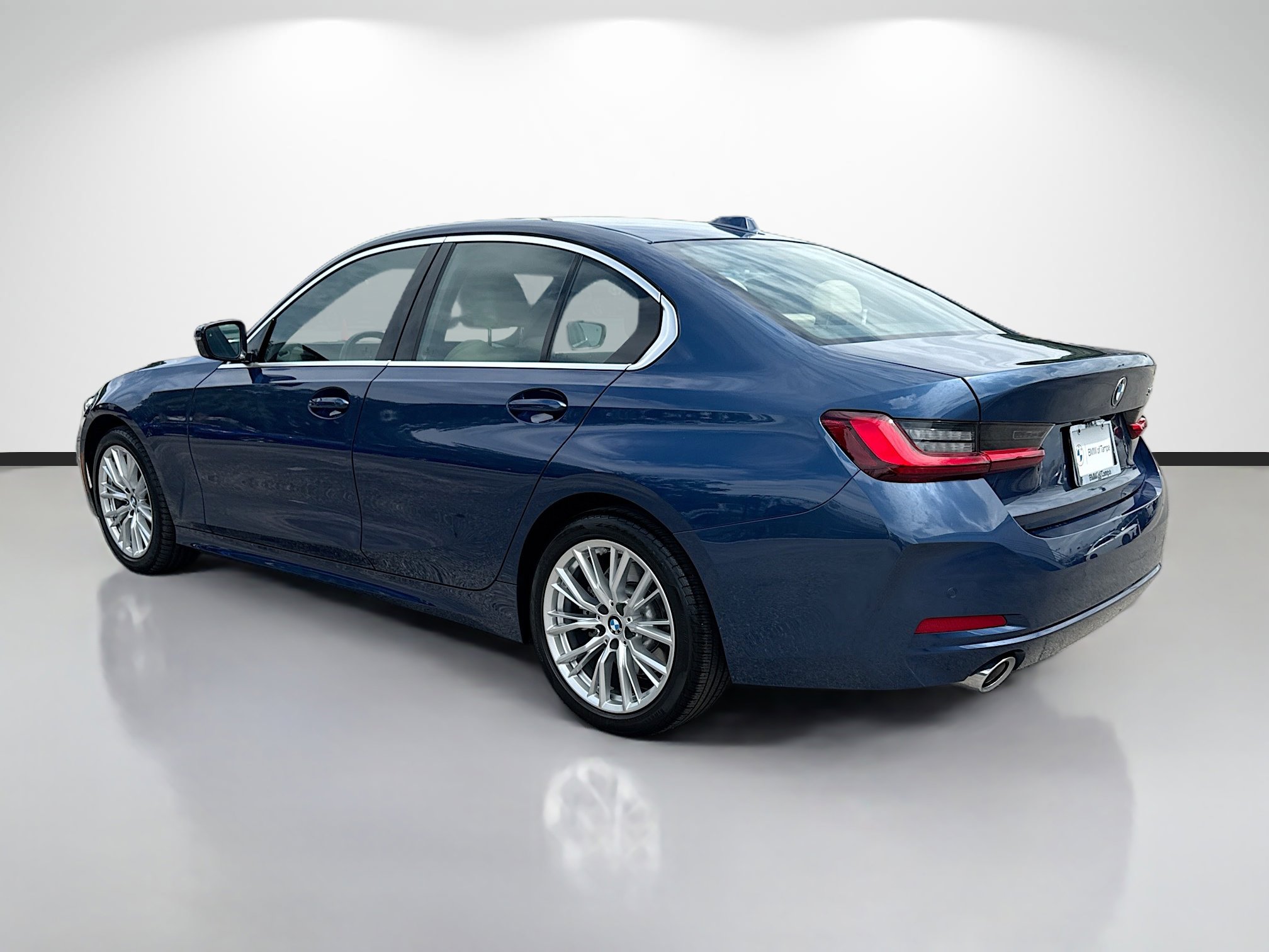 Used 2024 BMW 330i Sedan w/ Convenience Package RWD image 5
