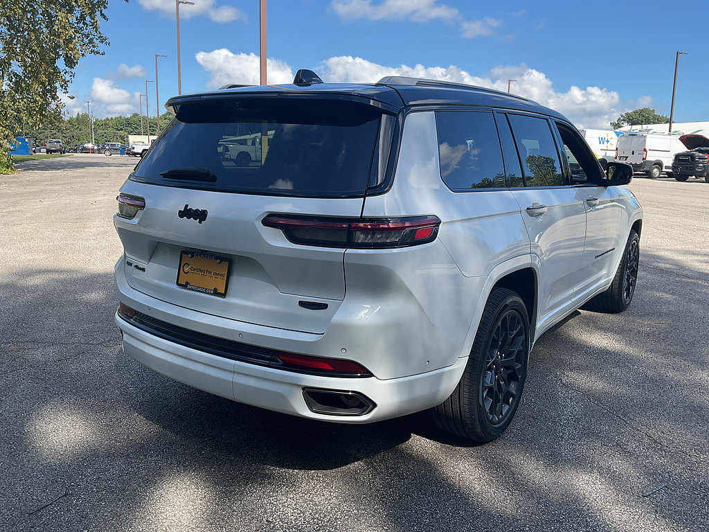 Used 2023 Jeep Grand Cherokee L Summit AWD/4WD image 5