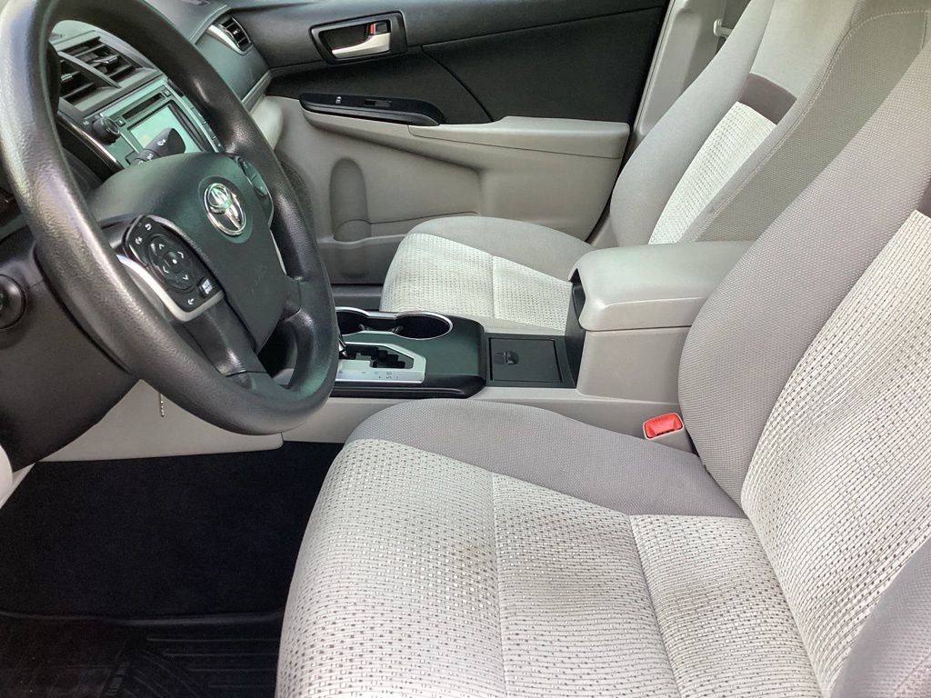 Used 2013 Toyota Camry LE FWD image 3