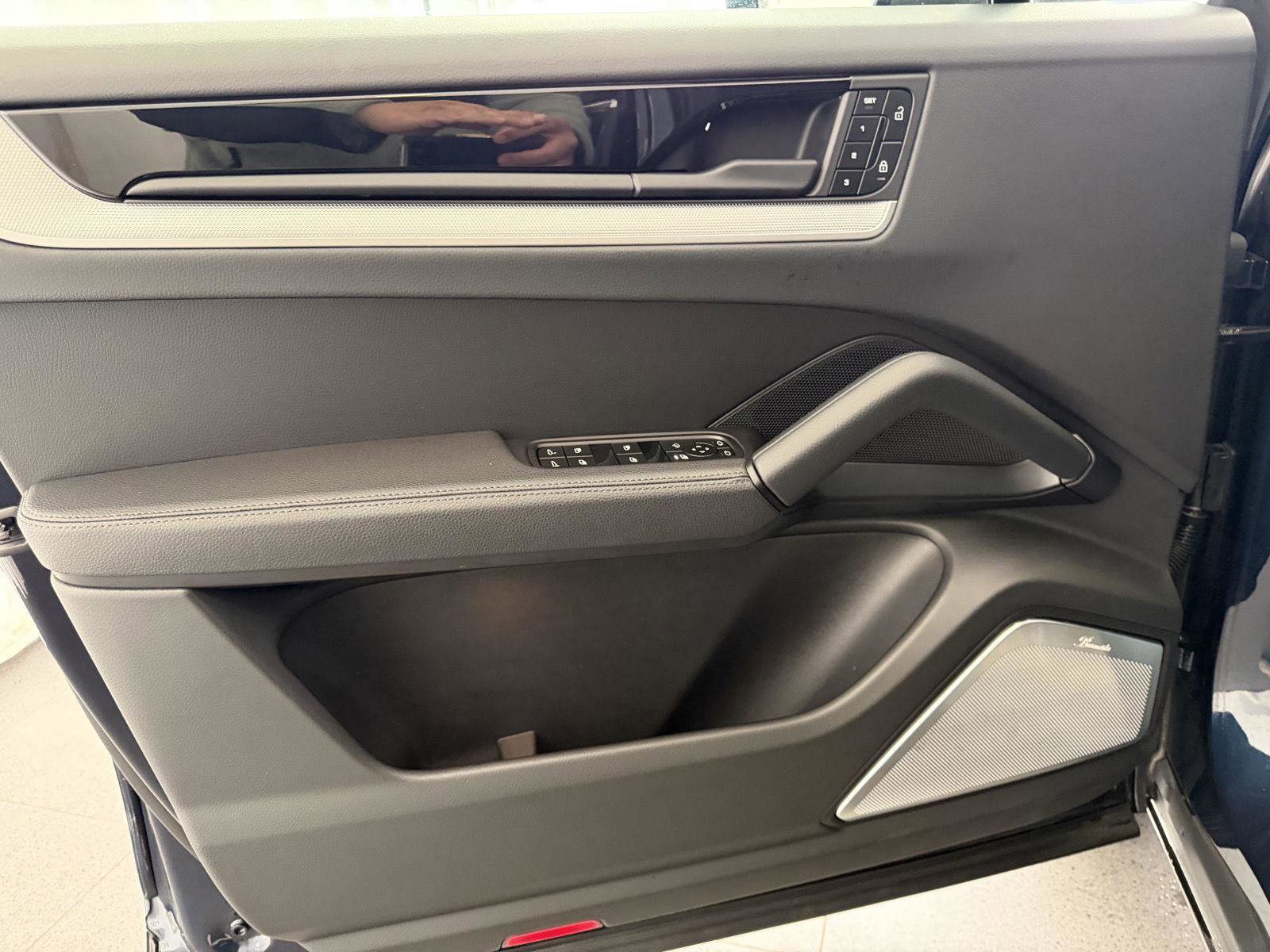 Certified 2025 Porsche Cayenne S image 15