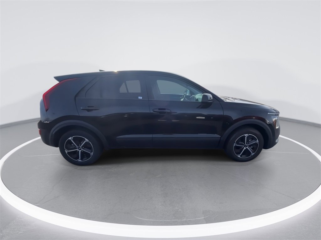 Used 2024 Kia Niro LX image 9