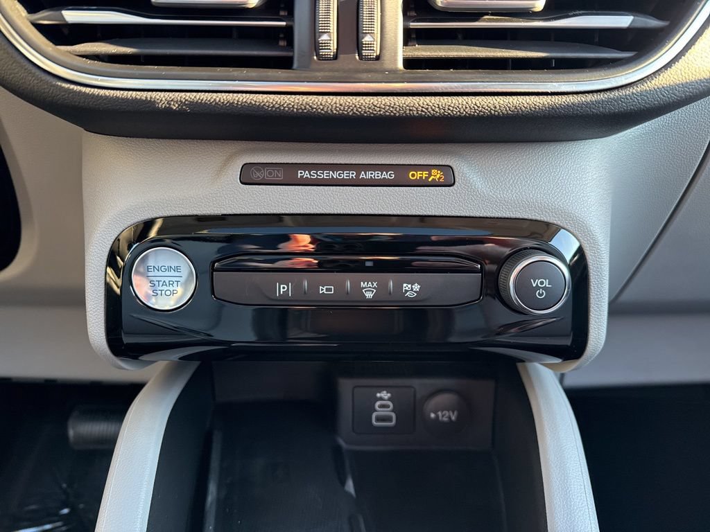 New 2025 Ford Escape SE w/ PHEV Premium Package FWD image 32