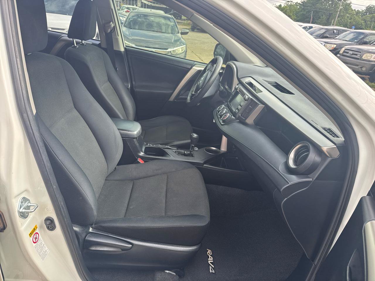 Used 2015 Toyota RAV4 LE FWD image 17