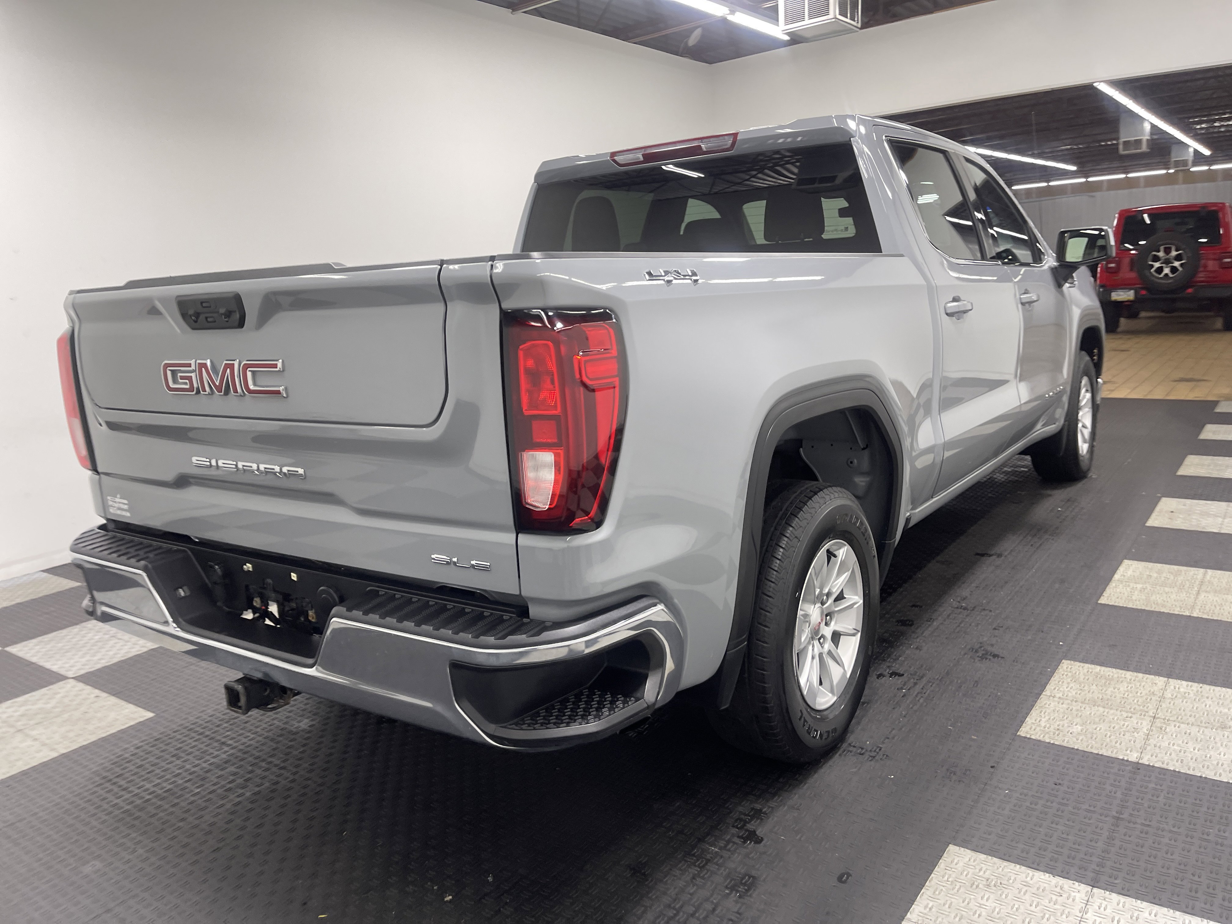 Used 2024 GMC Sierra 1500 SLE AWD/4WD image 5