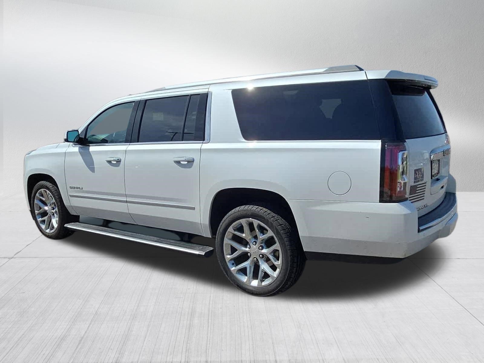 Used 2017 GMC Yukon XL Denali w/ Open Road Package AWD/4WD image 4