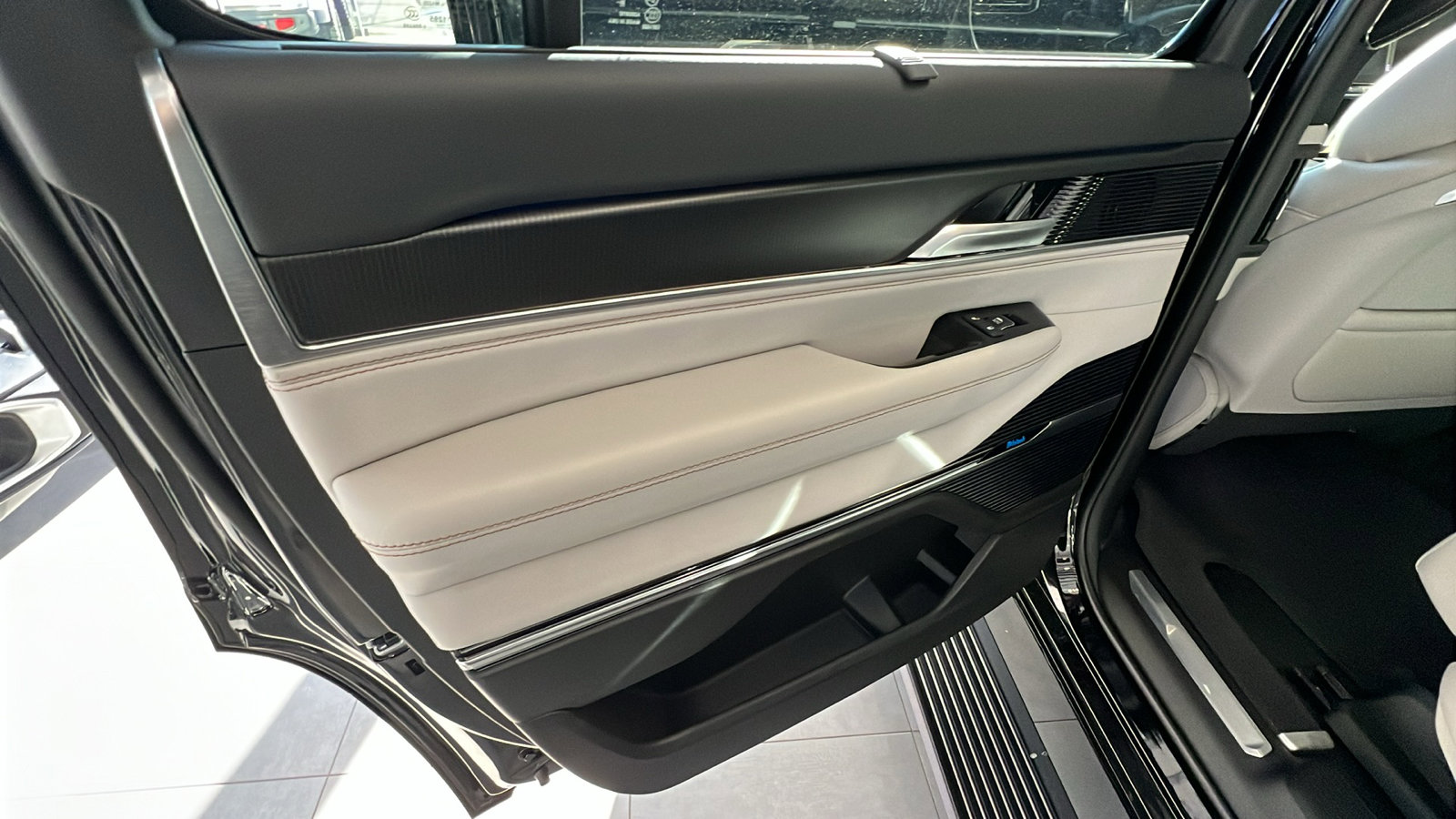 New 2026 Jeep Grand Wagoneer Summit image 17