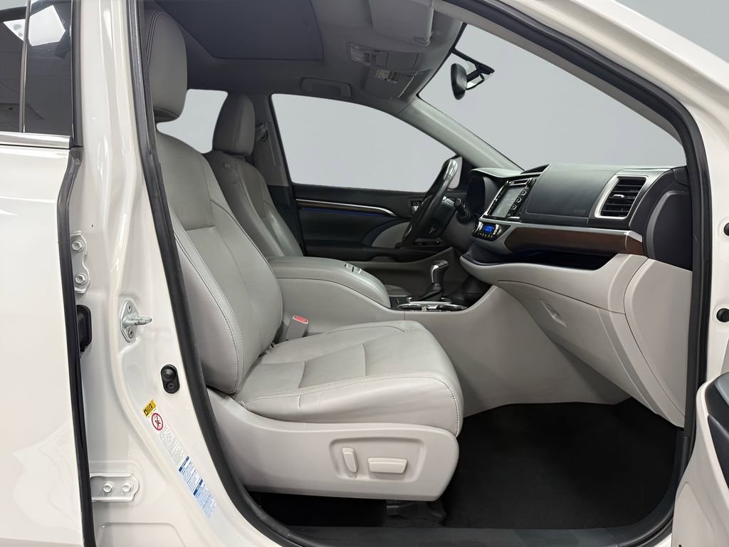 Used 2015 Toyota Highlander Limited image 12