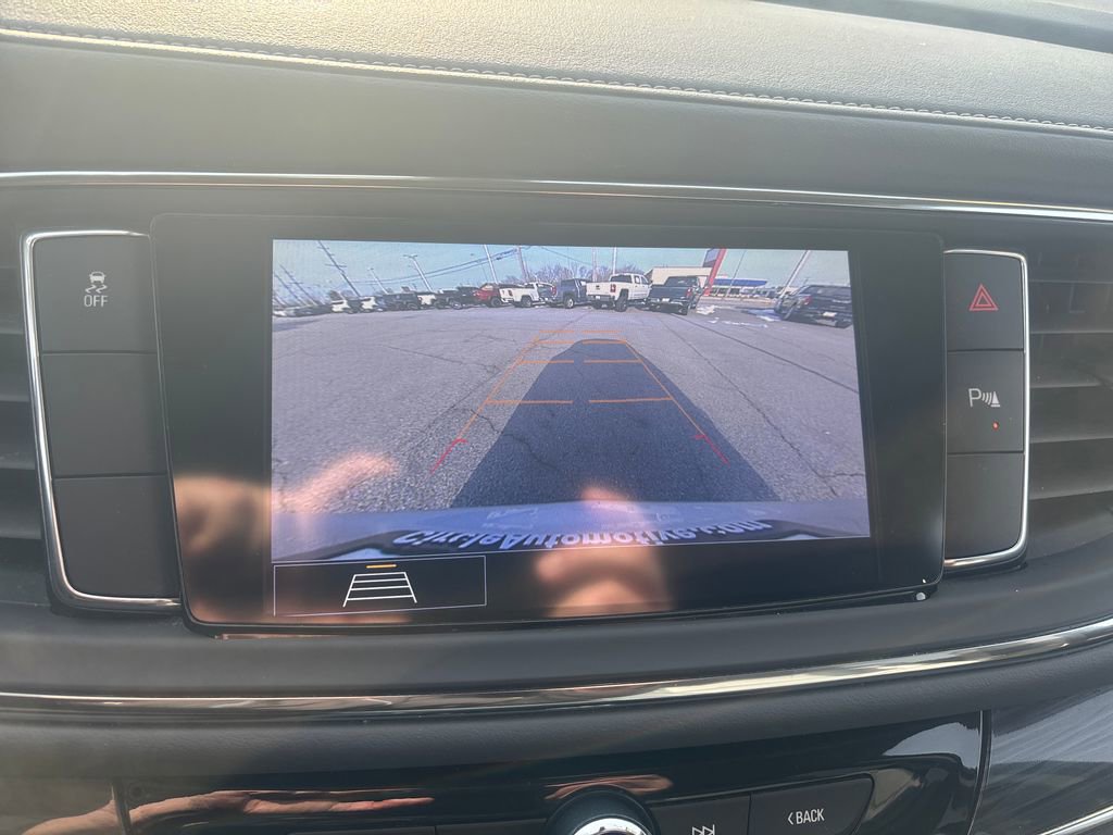 Used 2021 Buick Enclave Essence image 26