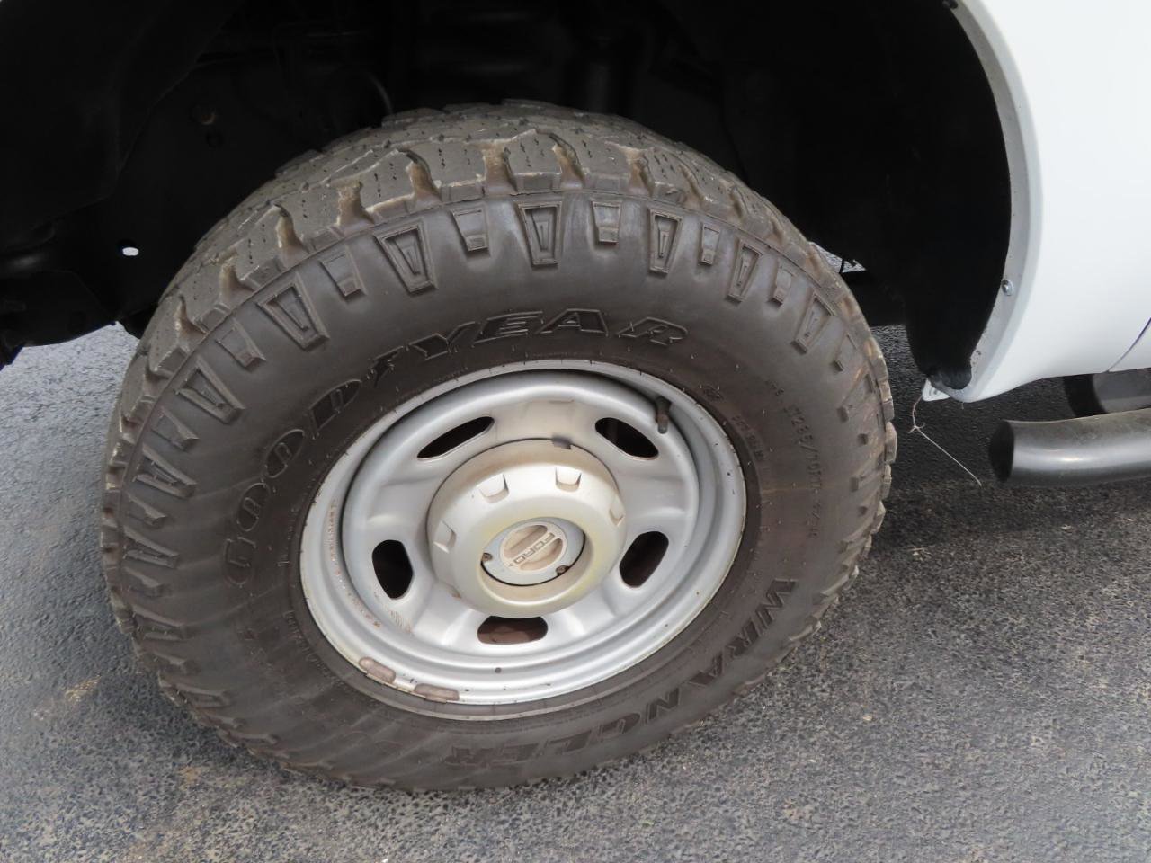 Used 2016 Ford F250 XL w/ Power Equipment Group AWD/4WD image 11