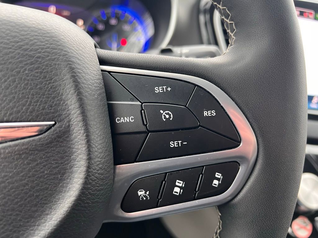 Used 2024 Chrysler Pacifica Touring-L image 21