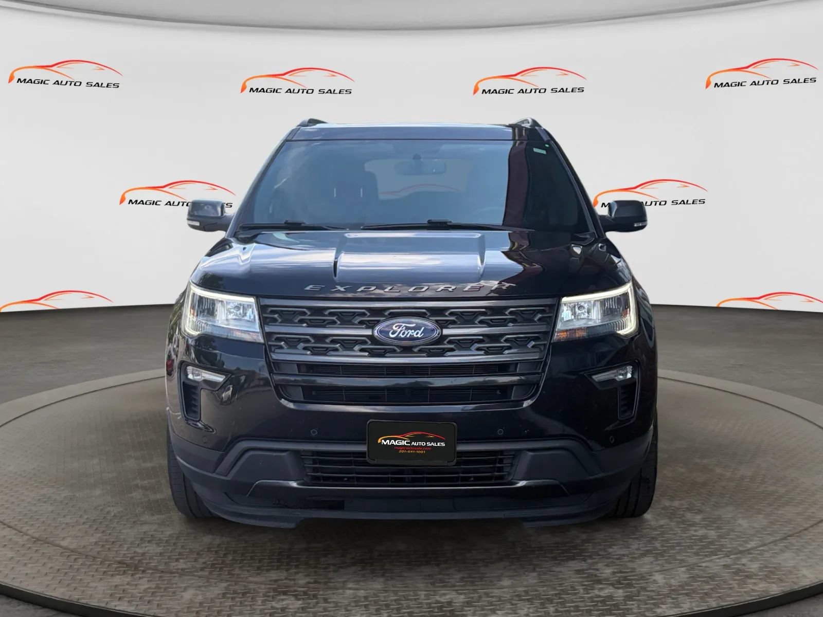 Used 2019 Ford Explorer XLT w/ Equipment Group 202A AWD/4WD image 3