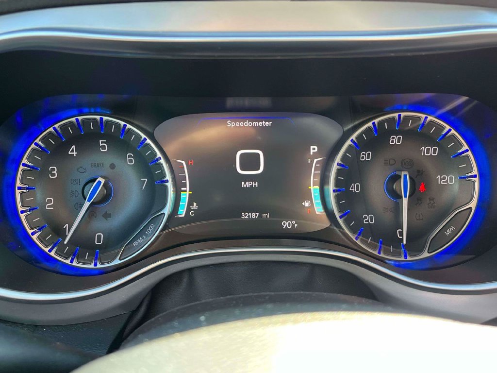 Used 2025 Chrysler Pacifica Limited FWD image 26