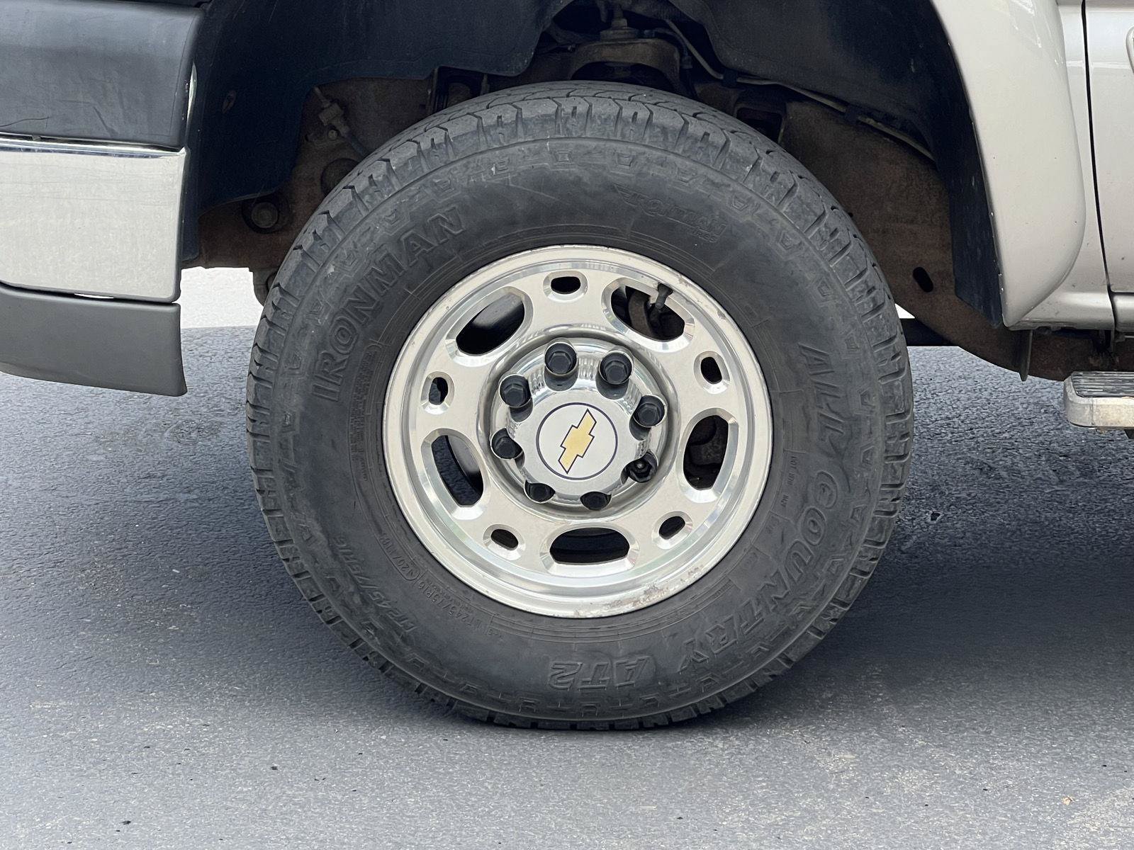 Used 2005 Chevrolet Silverado 2500 LT w/ Heavy-Duty Power Package AWD/4WD image 13