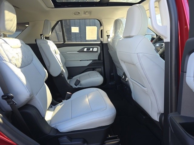New 2025 Ford Explorer Platinum image 30