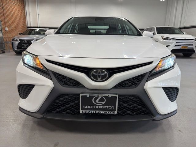 Used 2019 Toyota Camry SE image 2