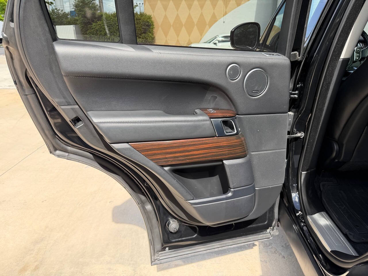 Used 2015 Land Rover Range Rover Supercharged AWD/4WD image 24