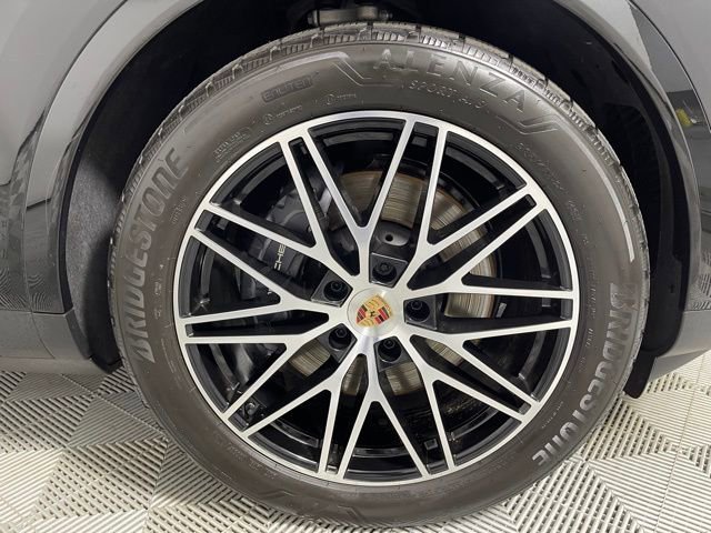 Used 2025 Porsche Cayenne image 19