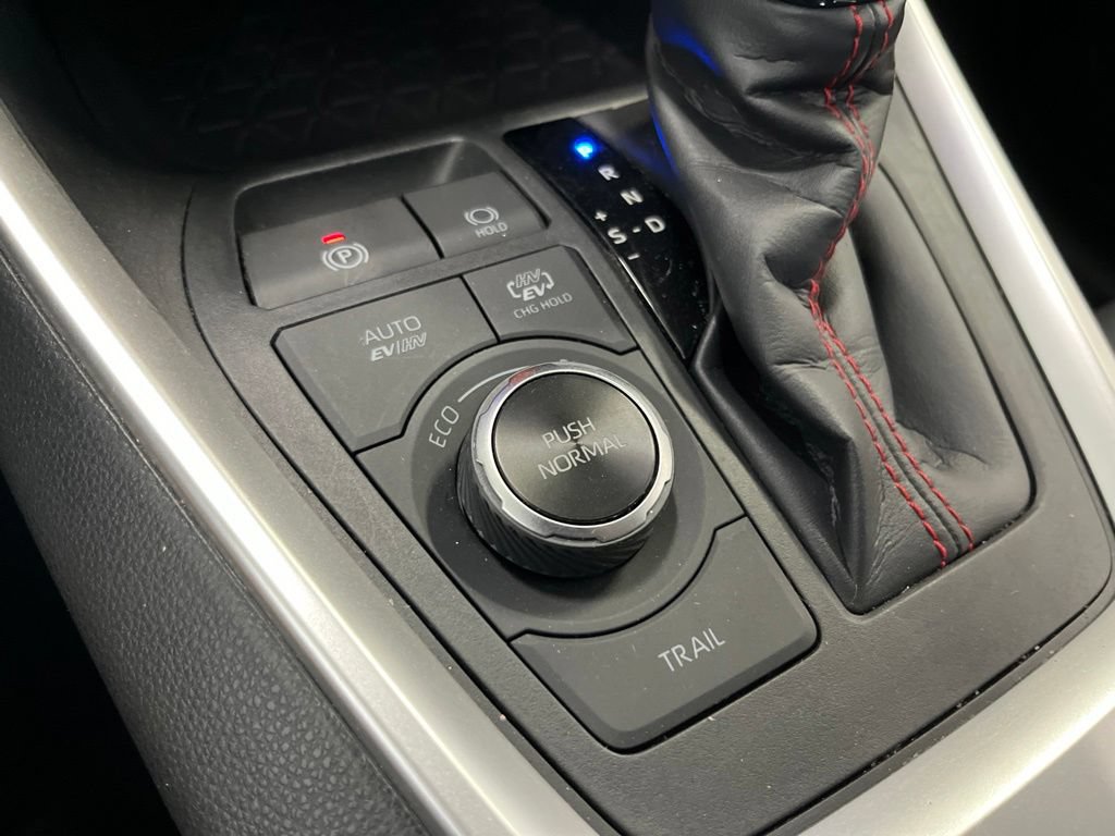 Used 2024 Toyota RAV4 SE w/ Weather & Moonroof Package AWD/4WD image 17