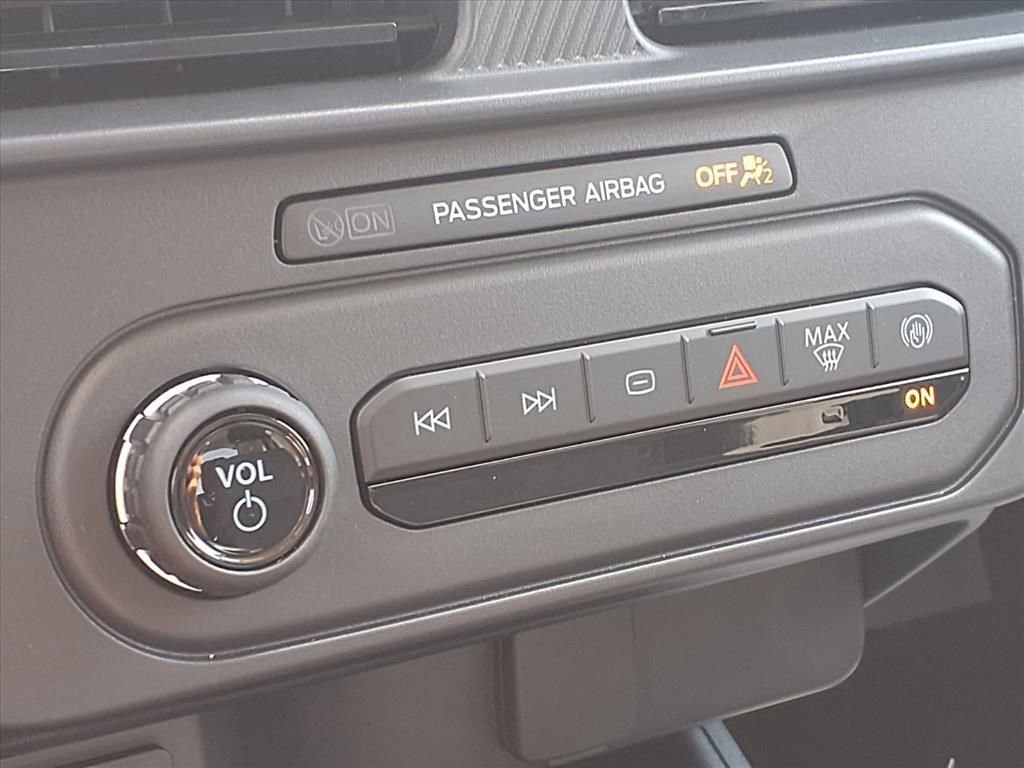 New 2025 Ford Maverick XL image 8