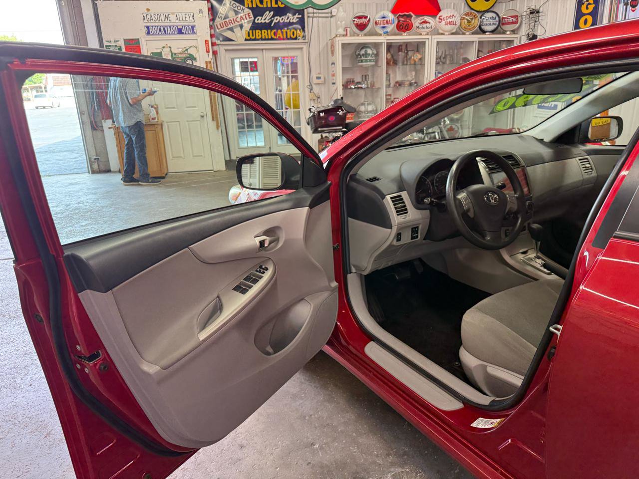 Used 2012 Toyota Corolla LE FWD image 10