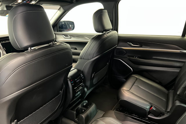 Used 2025 Jeep Grand Cherokee L Limited w/ Black Appearance Package AWD/4WD image 19