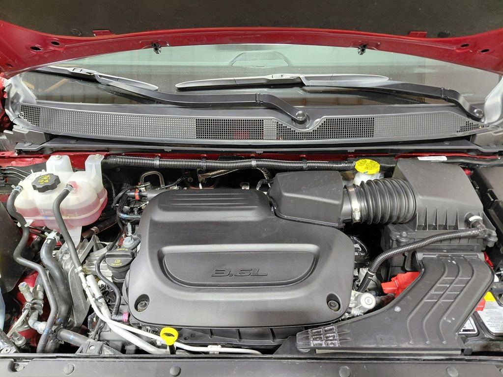 Used 2025 Chrysler Pacifica Select image 29