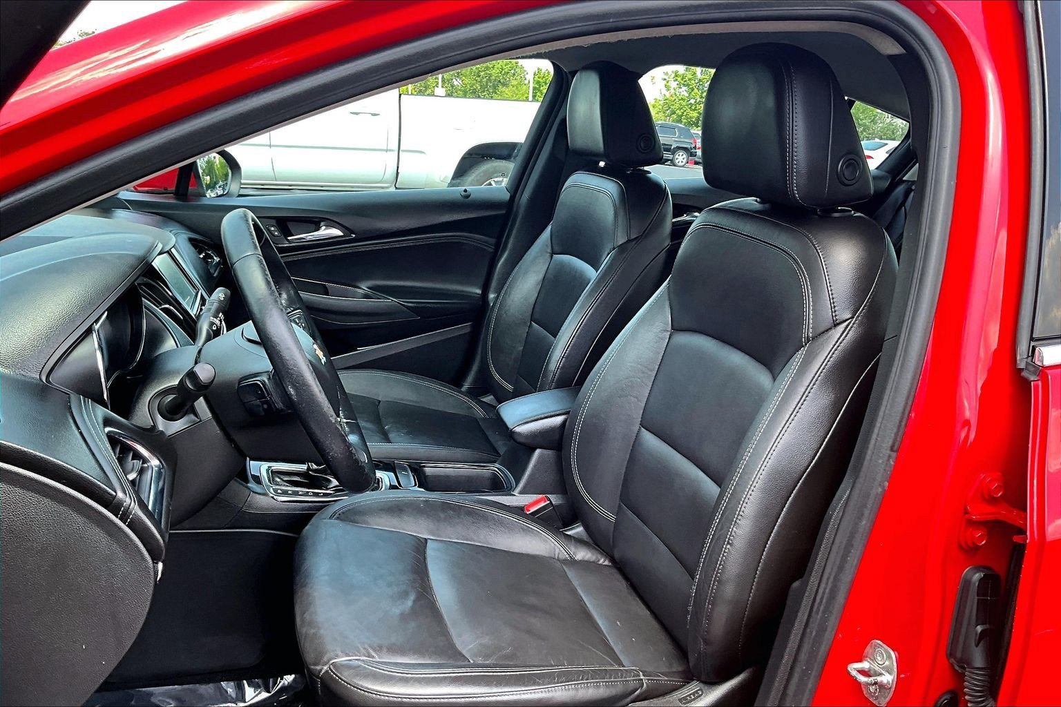 Used 2018 Chevrolet Cruze Premier FWD image 23