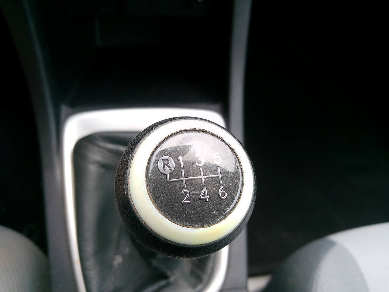 Used 2014 Toyota Corolla L FWD image 37