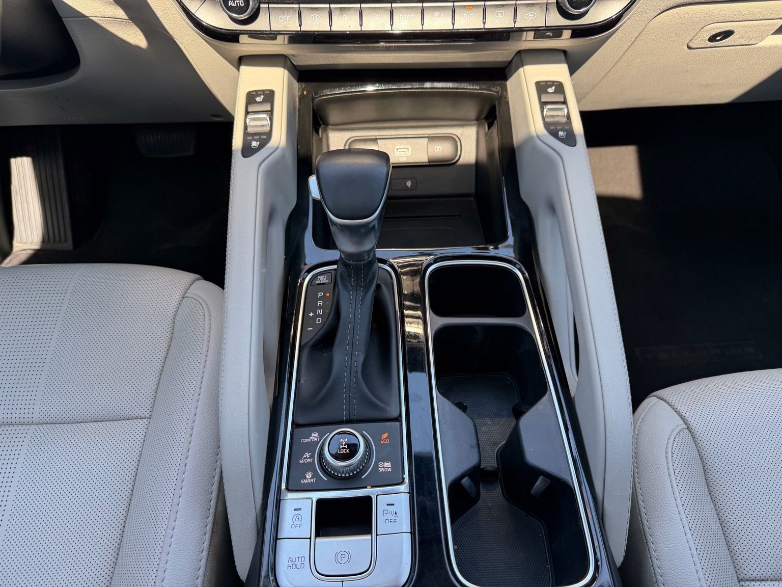 Used 2021 Kia Telluride EX w/ EX Premium Package image 16