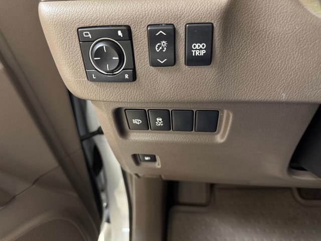 Used 2017 Lexus GX 460 Premium w/ Premium Package image 10