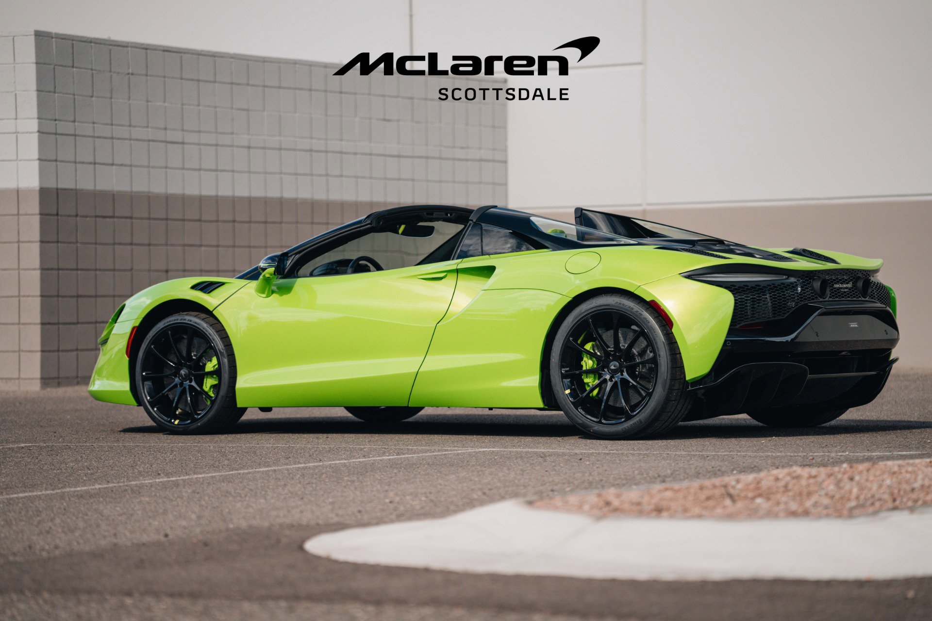 Used 2025 McLaren Artura Spider image 6