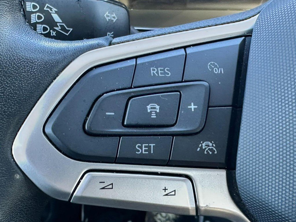 Used 2024 Volkswagen Jetta SE image 18