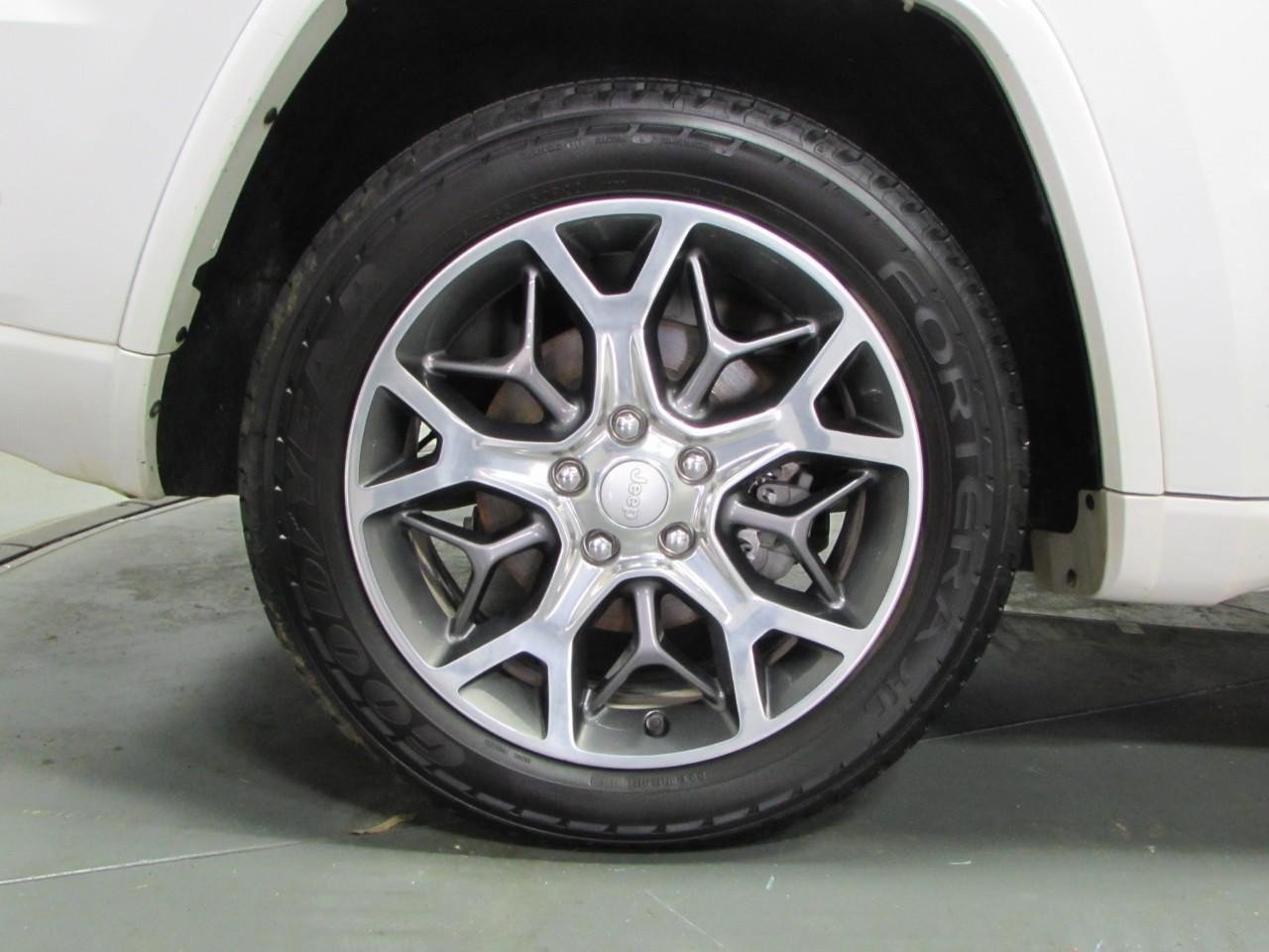 Used 2019 Jeep Grand Cherokee Overland AWD/4WD image 9