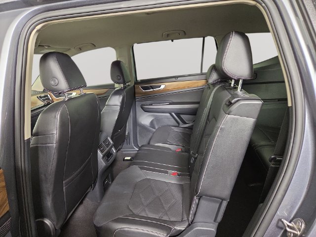 Used 2024 Volkswagen Atlas SE AWD/4WD image 15