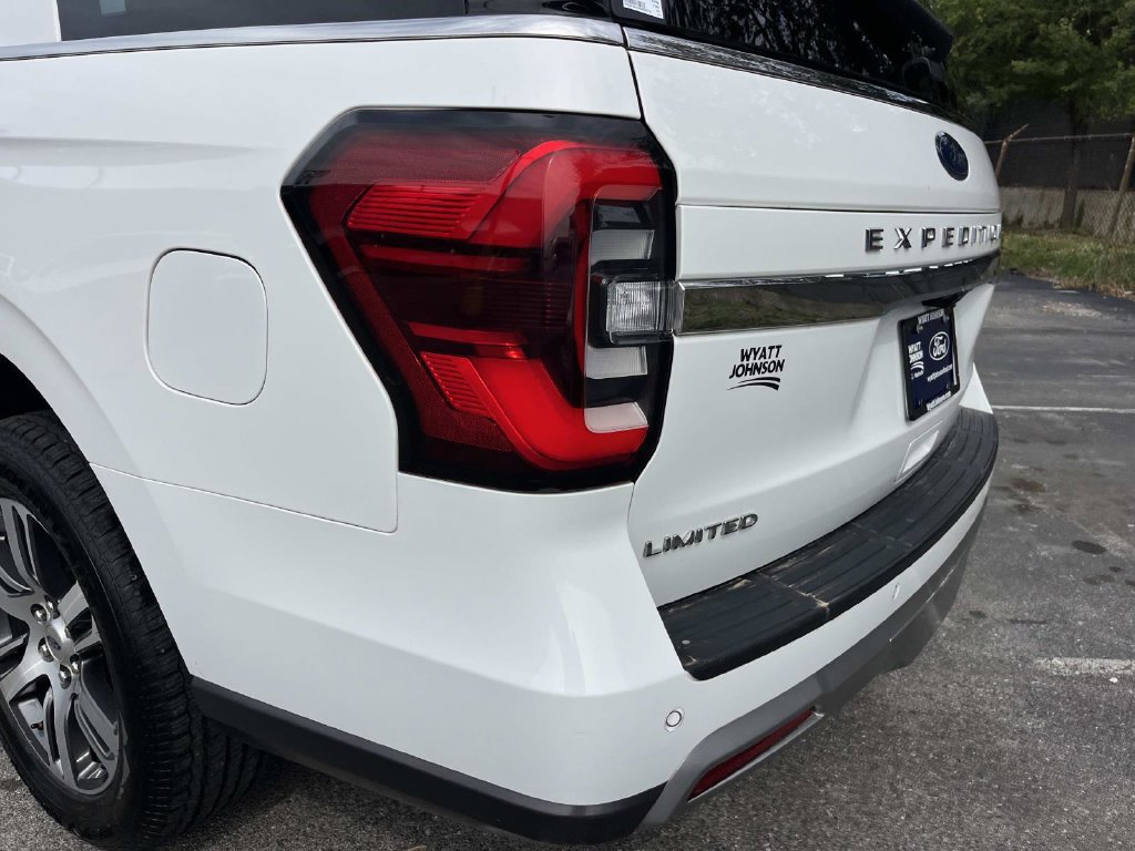 Used 2024 Ford Expedition Limited RWD image 12