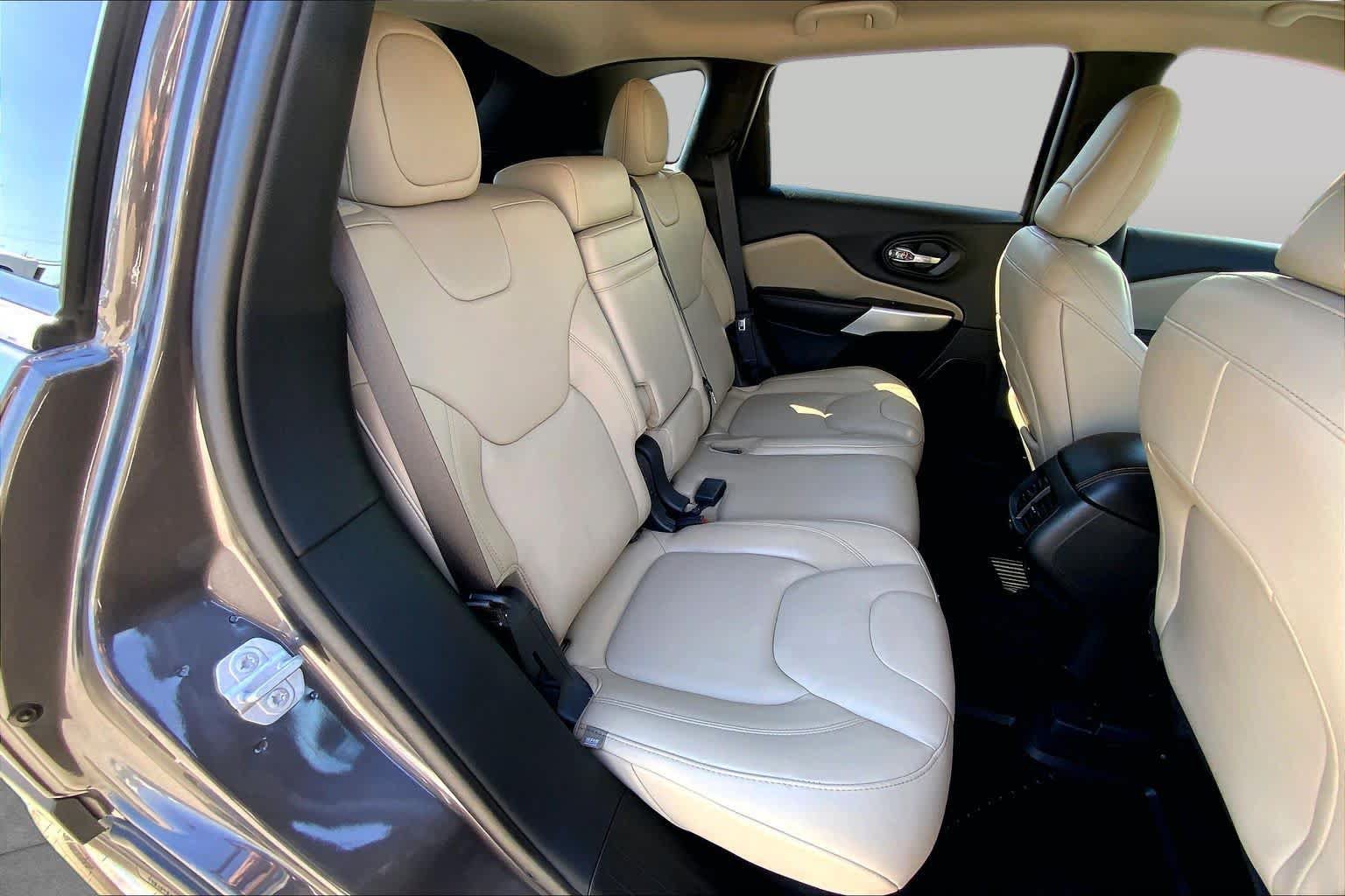Used 2018 Jeep Cherokee Limited FWD image 18