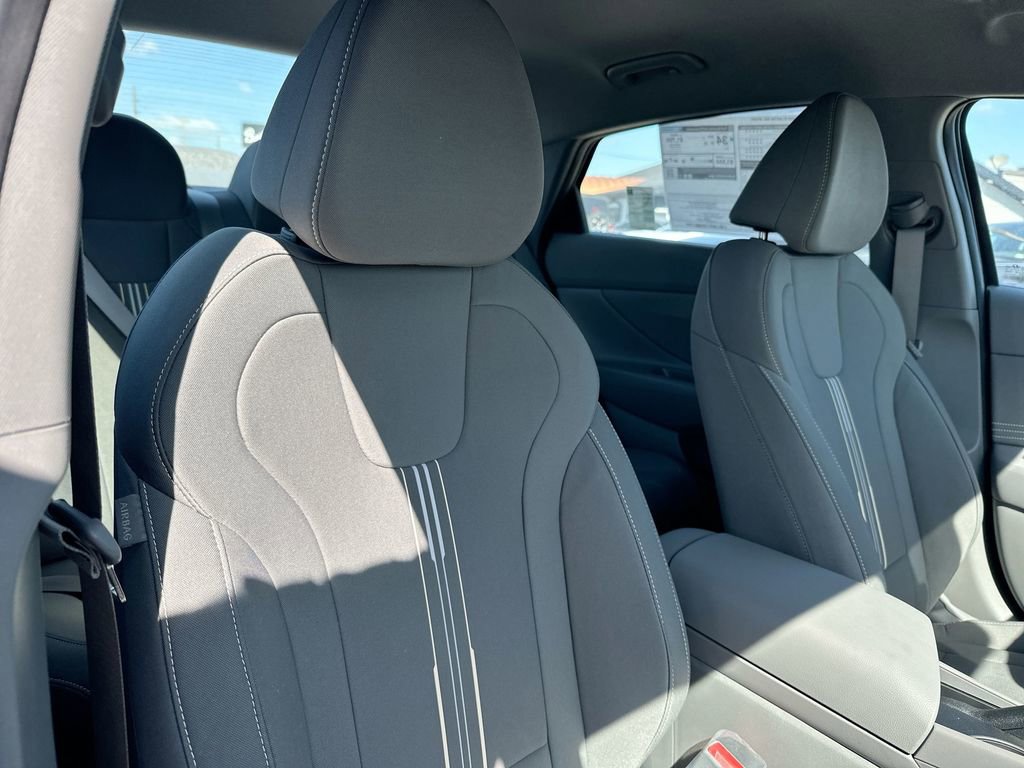 Used 2025 Hyundai Elantra Sport image 49