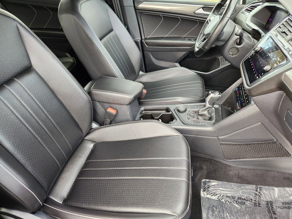 Used 2022 Volkswagen Tiguan SE R-Line image 5