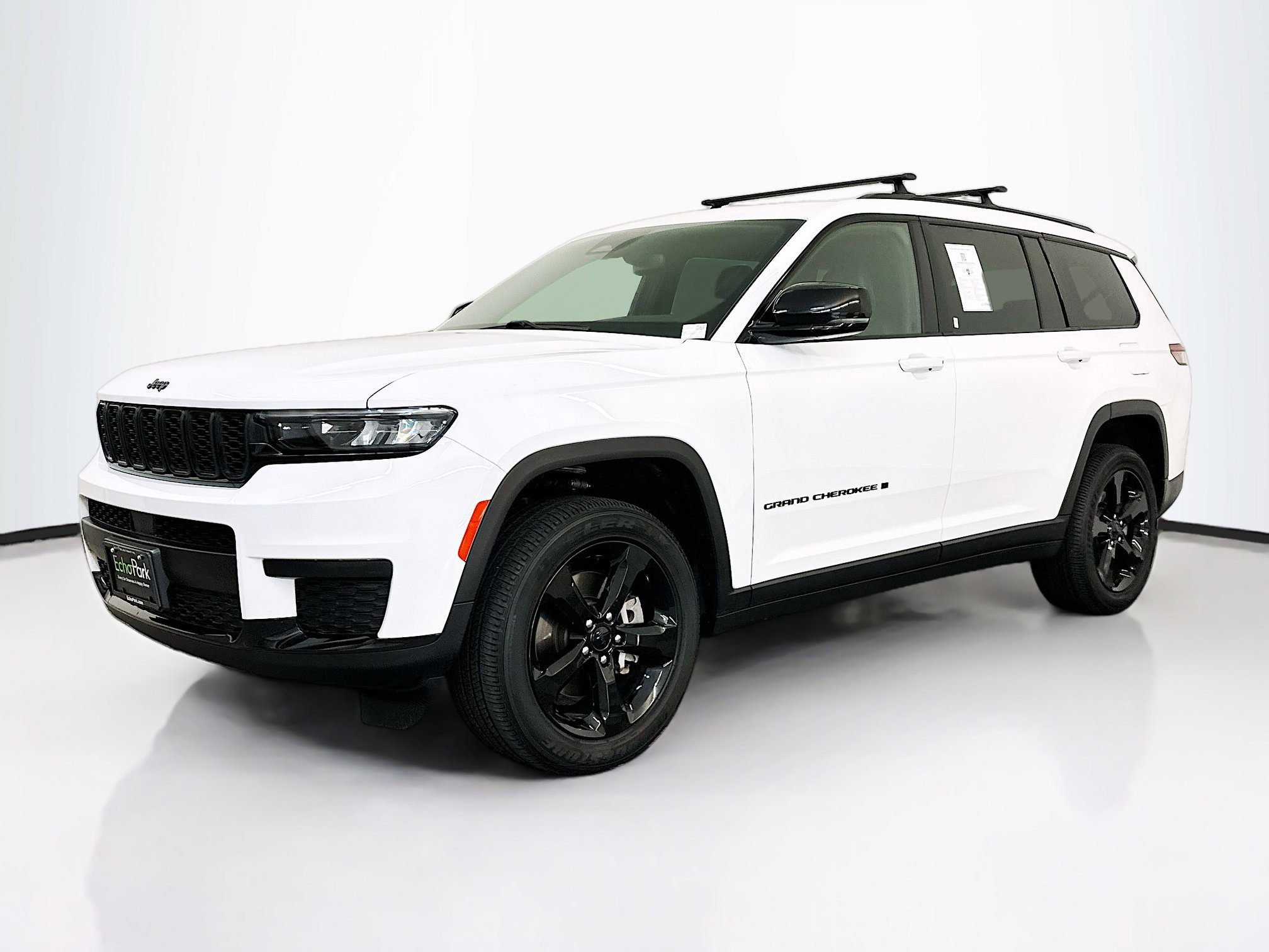 Used 2023 Jeep Grand Cherokee L Laredo image 3