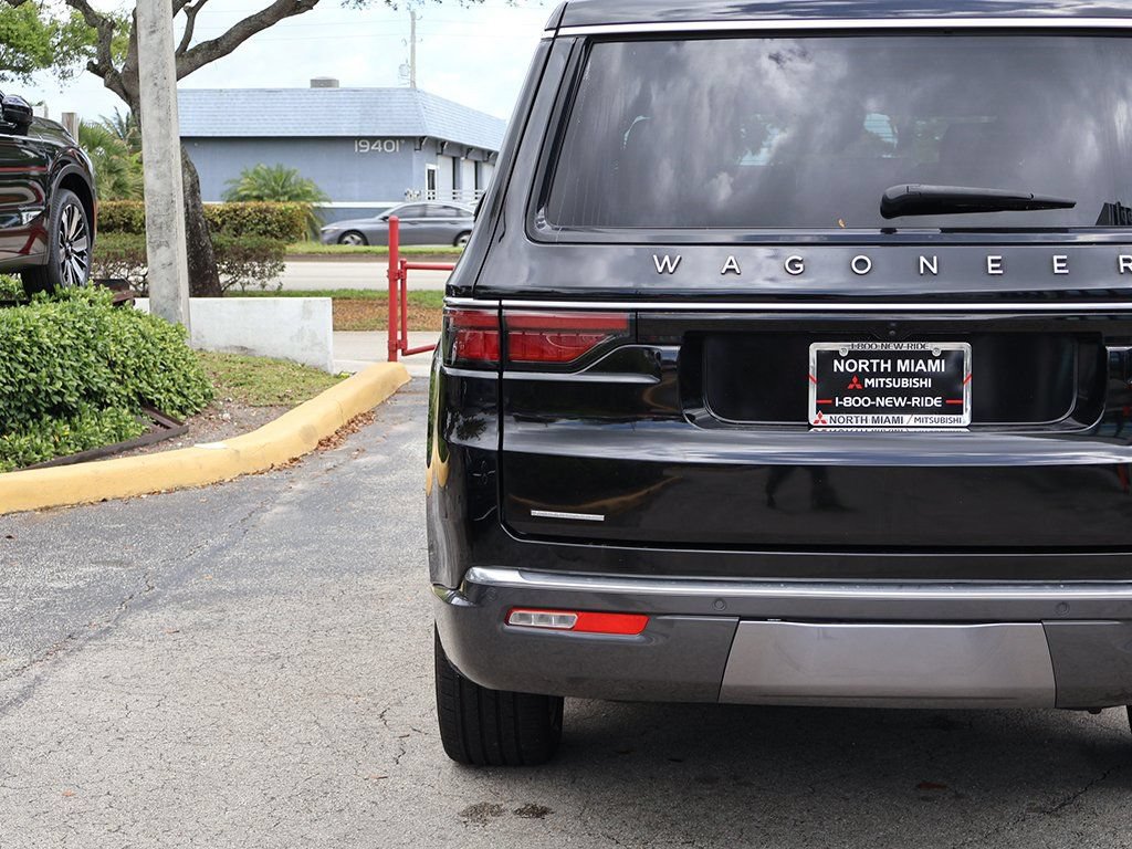 Used 2022 Jeep Wagoneer Series II w/ Premium Group I AWD/4WD image 18