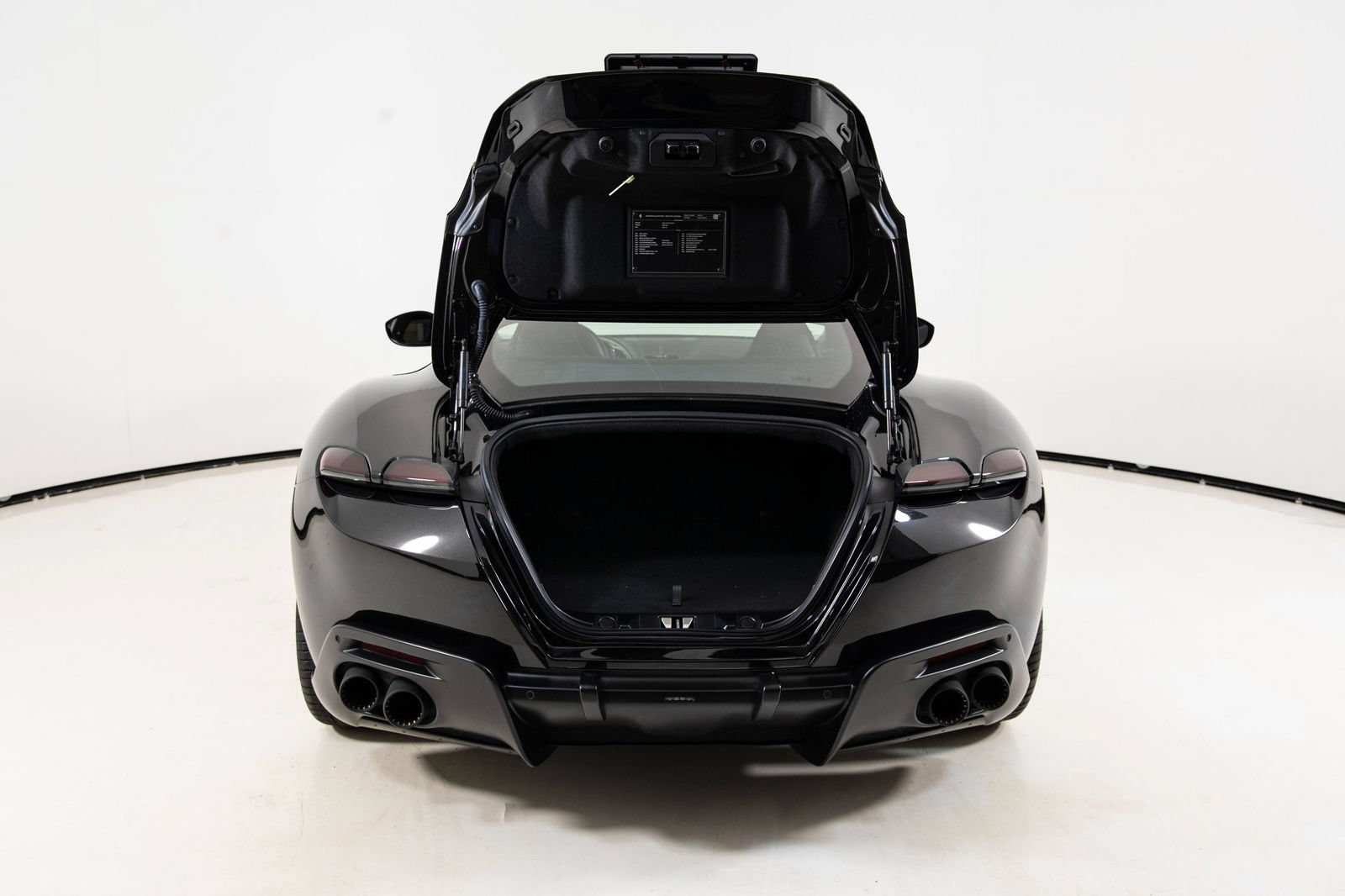 Certified 2022 Ferrari Roma RWD image 33