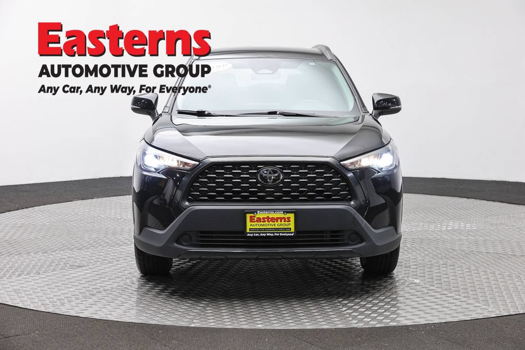 Used 2024 Toyota Corolla Cross LE FWD image 2