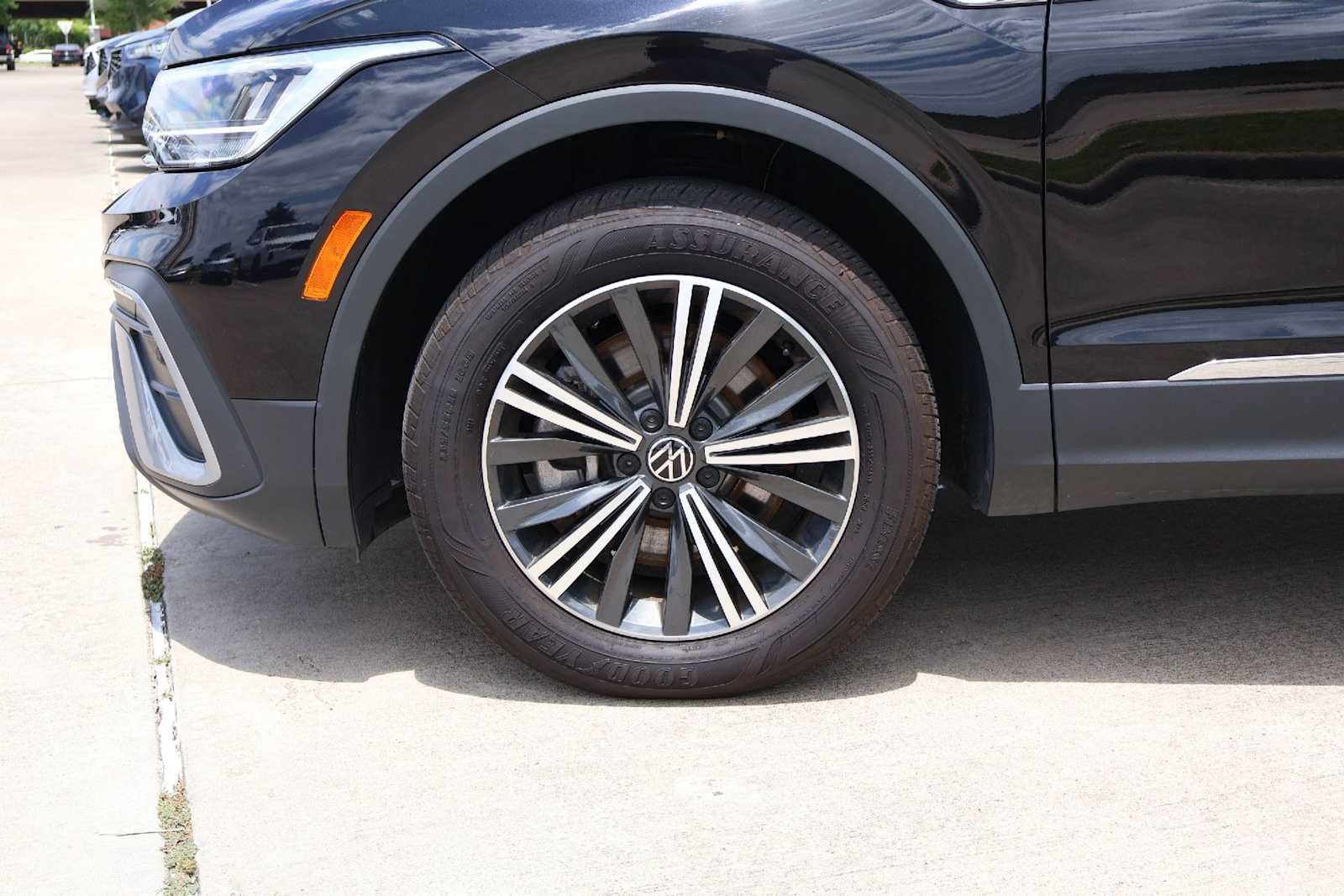 Used 2024 Volkswagen Tiguan Wolfsburg Edition AWD/4WD image 8