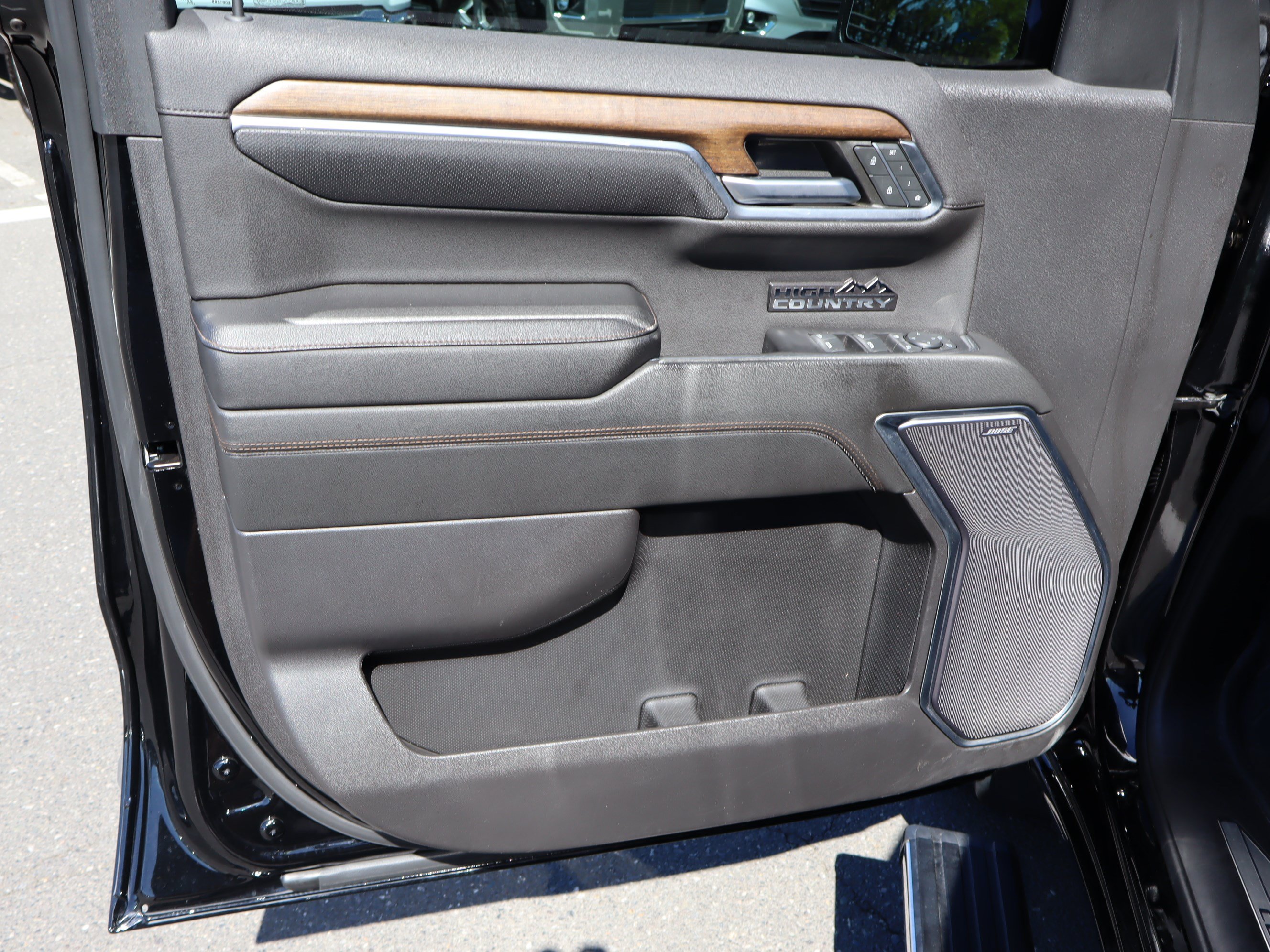Used 2023 Chevrolet Silverado 1500 High Country w/ Technology Package AWD/4WD image 18
