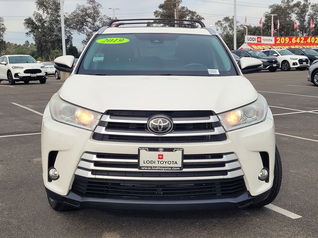 Used 2019 Toyota Highlander XLE image 2