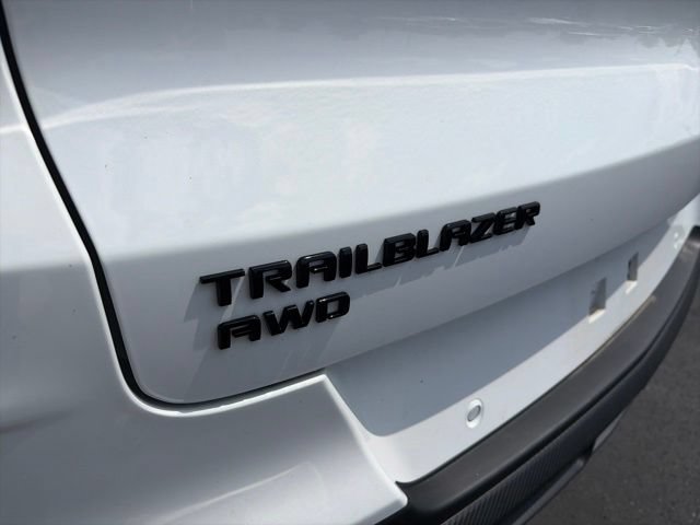 Used 2024 Chevrolet TrailBlazer RS w/ Convenience Package AWD/4WD image 5