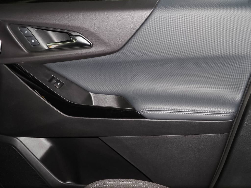 Used 2025 Chevrolet Equinox LT image 23