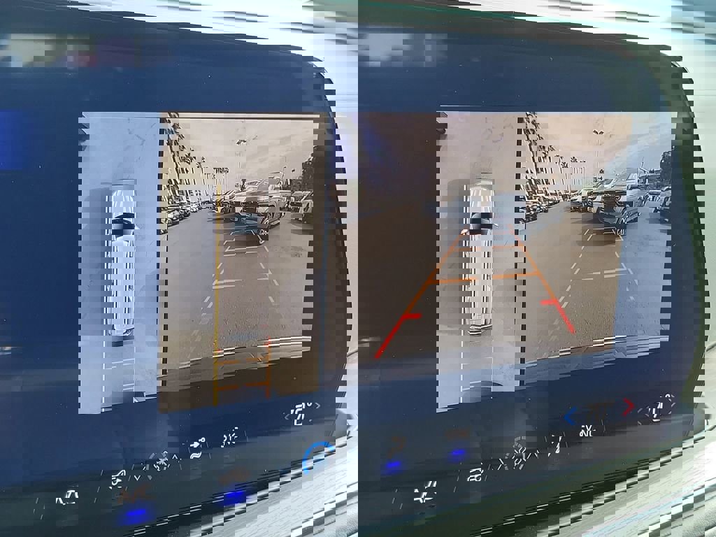 New 2026 Chevrolet Suburban LS image 9