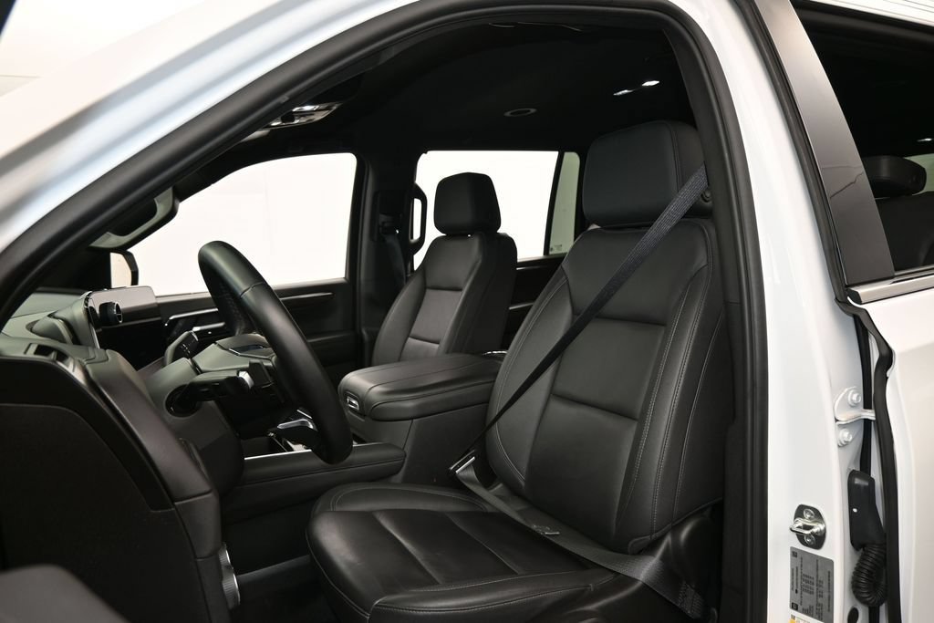 Used 2025 Chevrolet Suburban LT RWD image 10