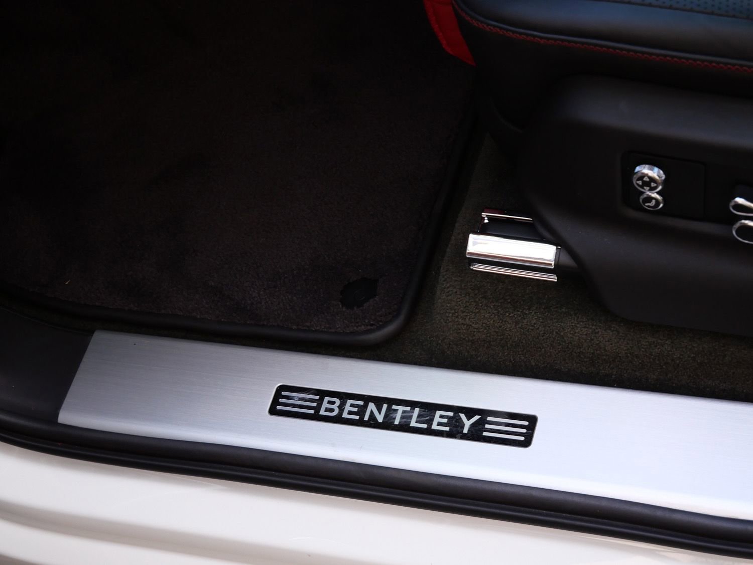 Used 2022 Bentley Bentayga image 17